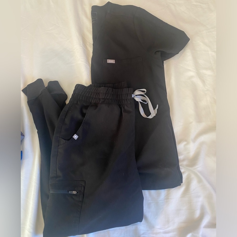 Women’s Black Figs Set